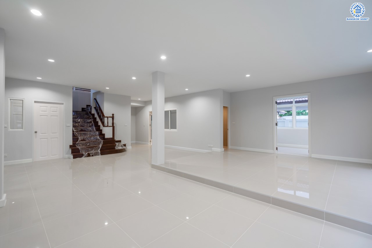 บ้านมือสองตกแต่งใหม่ ม.รัชชา2 บางใหญ่ หลังมุม เนื้อที่ 59 ตร.ว. ฟังก์ชัน 3 ห้องนอน 3 ห้องน้ำ 1 ห้องอเนกประสงค์ จอดรถได้ 2 คัน บนทำเลเชื่อมต่อถ.กาญจนาภิเษก ใกล้เซ็นทรัลเวสต์เกต ทางด่วน "กาญจนาภิเษก" และรถไฟฟ้าสายสีม่วง "สถานีตลาดบางใหญ่"